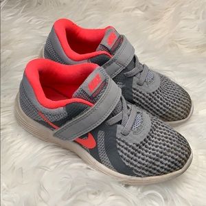 Toddler girls Nike sneaker